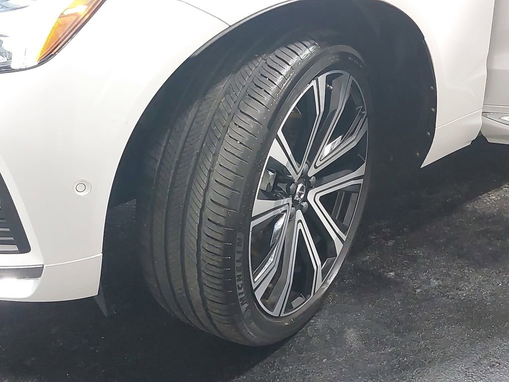 Used 2023 Volvo XC60 B6 Ultimate image 35