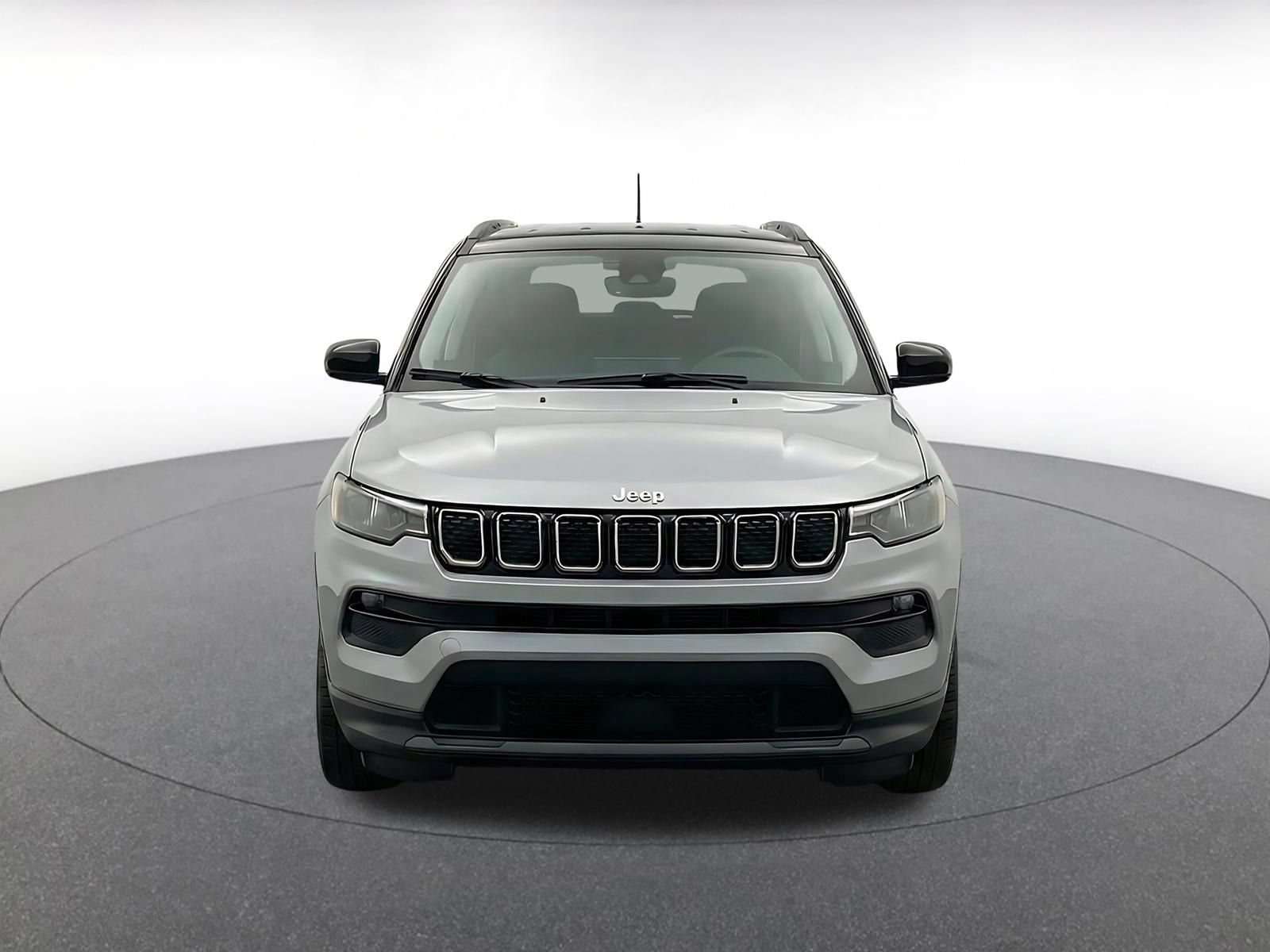 Used 2025 Jeep Compass Limited AWD/4WD image 2