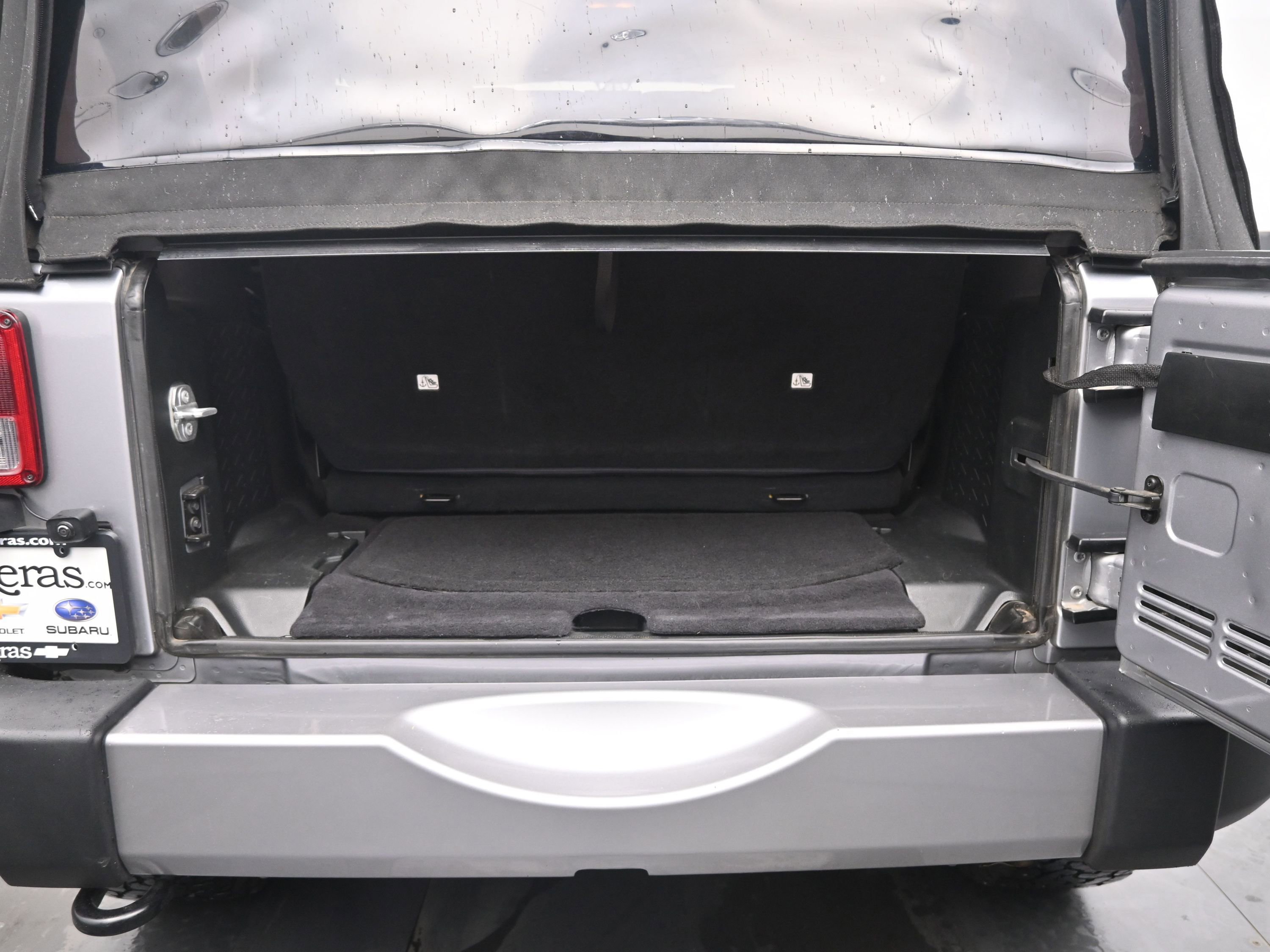 Used 2018 Jeep Wrangler Sahara w/ Connectivity Group image 12