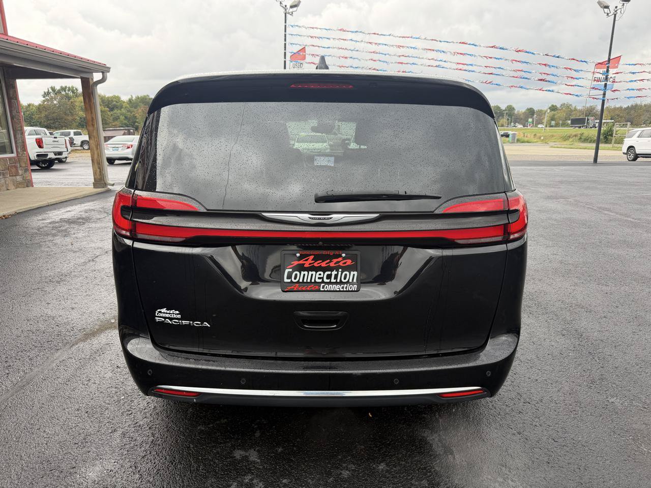 Used 2024 Chrysler Pacifica Touring FWD image 5