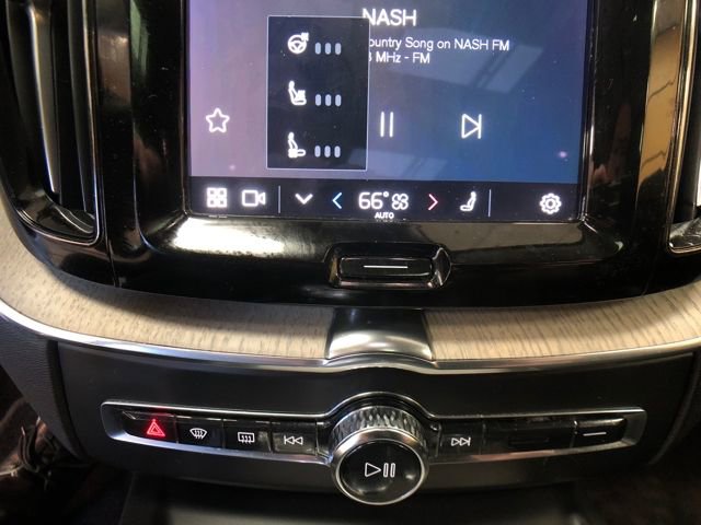 Used 2022 Volvo XC60 B5 Inscription image 17