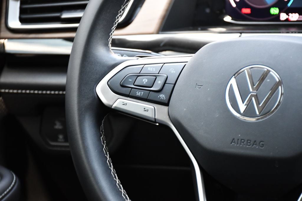 Used 2025 Volkswagen Atlas SE AWD/4WD image 23