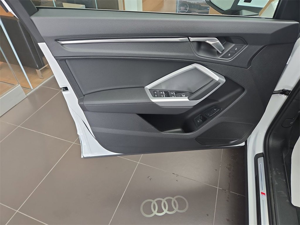 New 2025 Audi Q3 2.0T Premium image 12