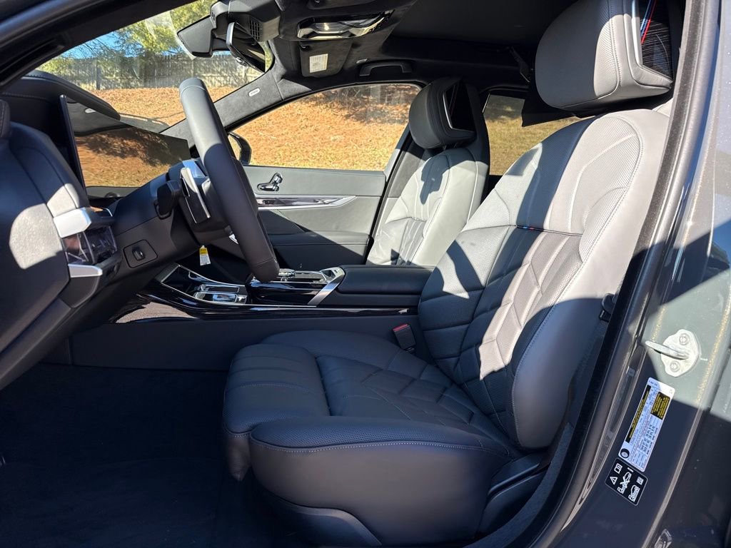 New 2026 BMW 760i xDrive w/ Executive Package image 10