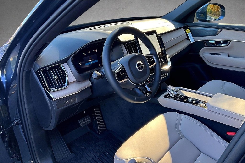 New 2026 Volvo XC90 T8 Plus image 7