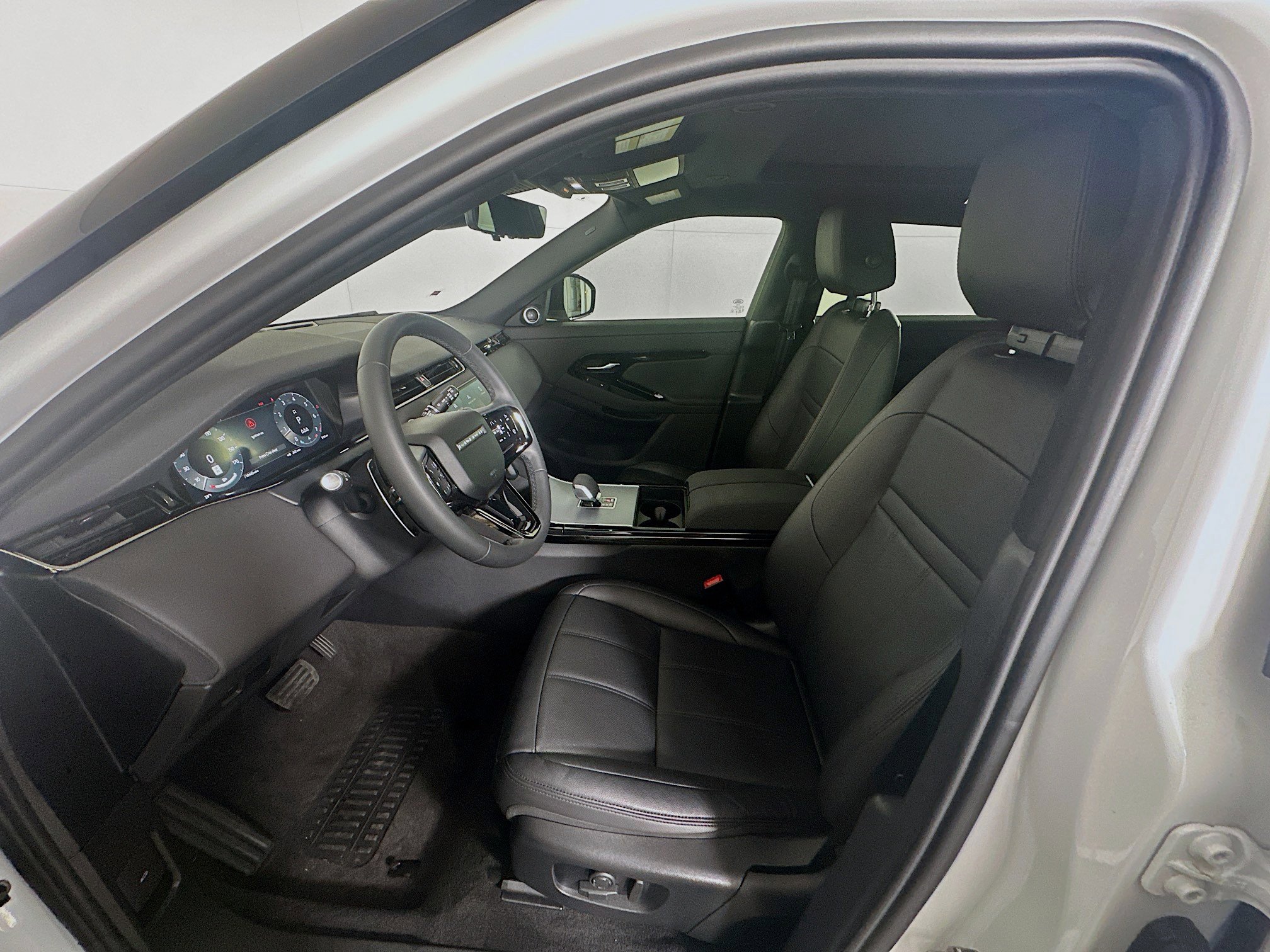 Used 2025 Land Rover Range Rover Evoque S image 13