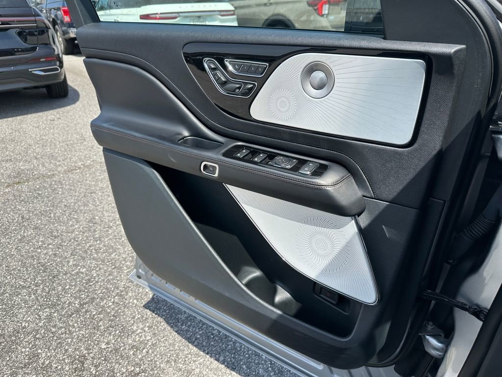 Used 2021 Lincoln Aviator Reserve w/ Equipment Group 201A AWD/4WD image 22