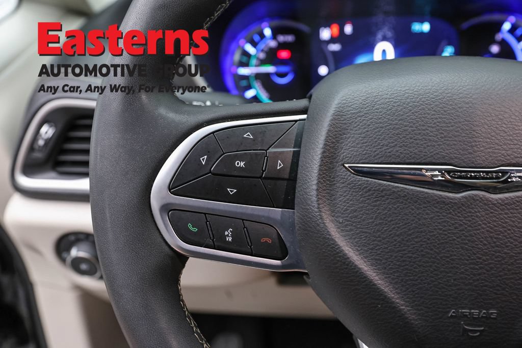 Used 2024 Chrysler Pacifica Limited FWD image 15