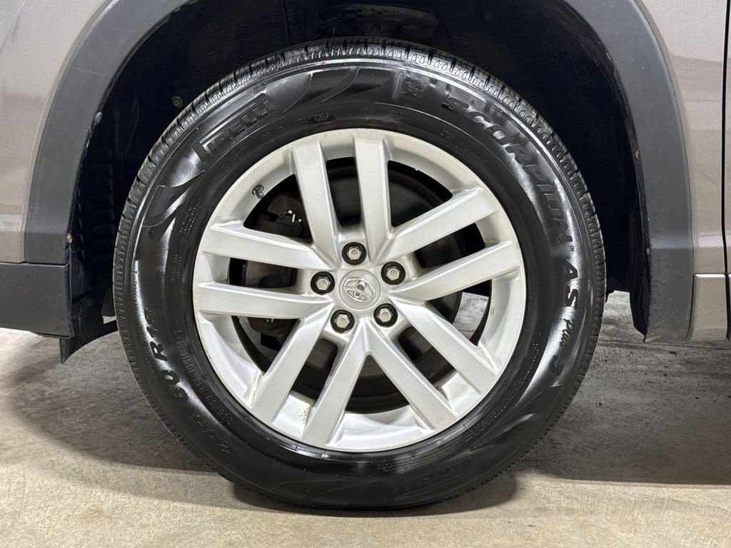 Used 2015 Toyota Highlander LE image 27