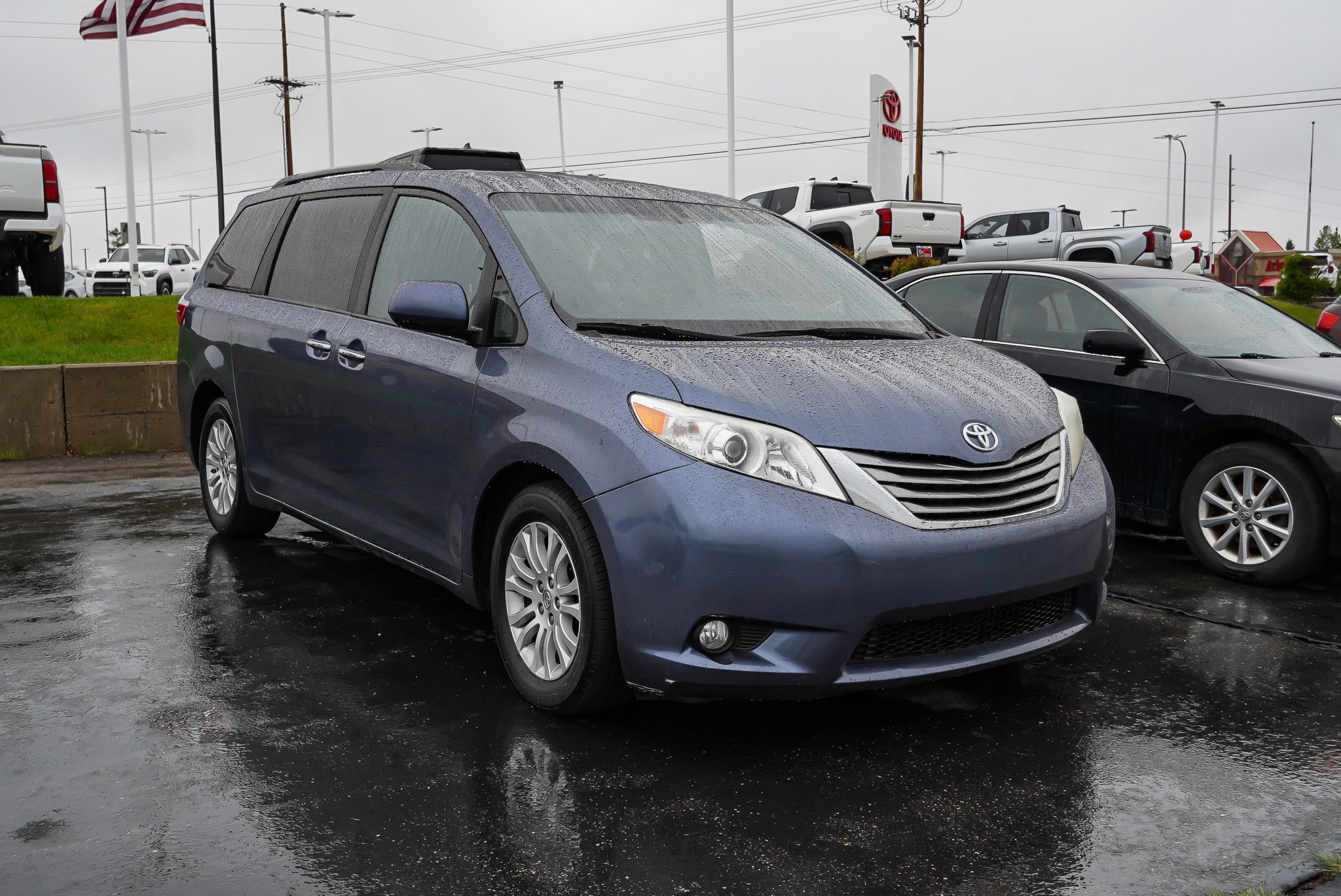 Used 2016 Toyota Sienna XLE FWD video 2