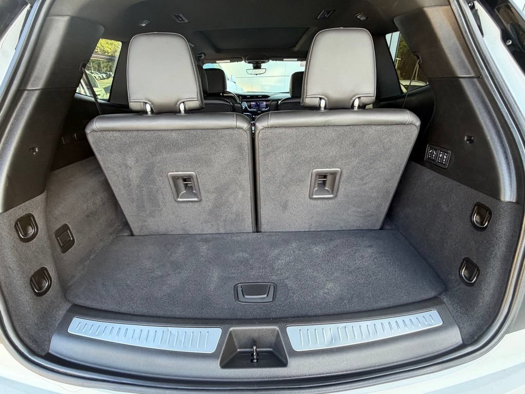 Used 2025 Cadillac XT6 Premium Luxury w/ Technology Package FWD image 32