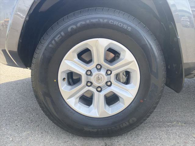 Certified 2022 Toyota 4Runner SR5 AWD/4WD image 10