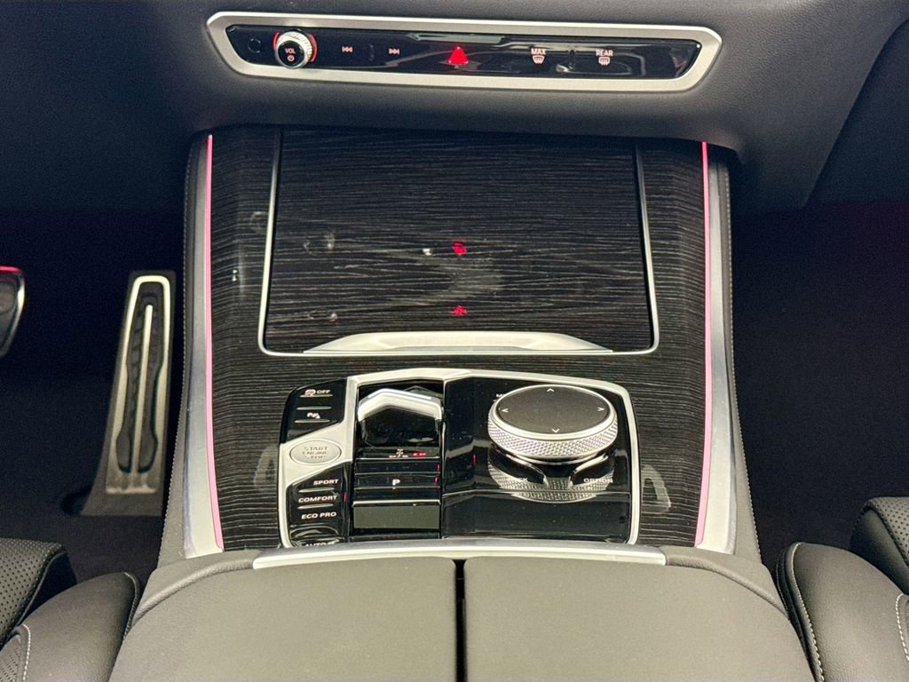 Used 2024 BMW X5 sDrive40i w/ M Sport Package image 12