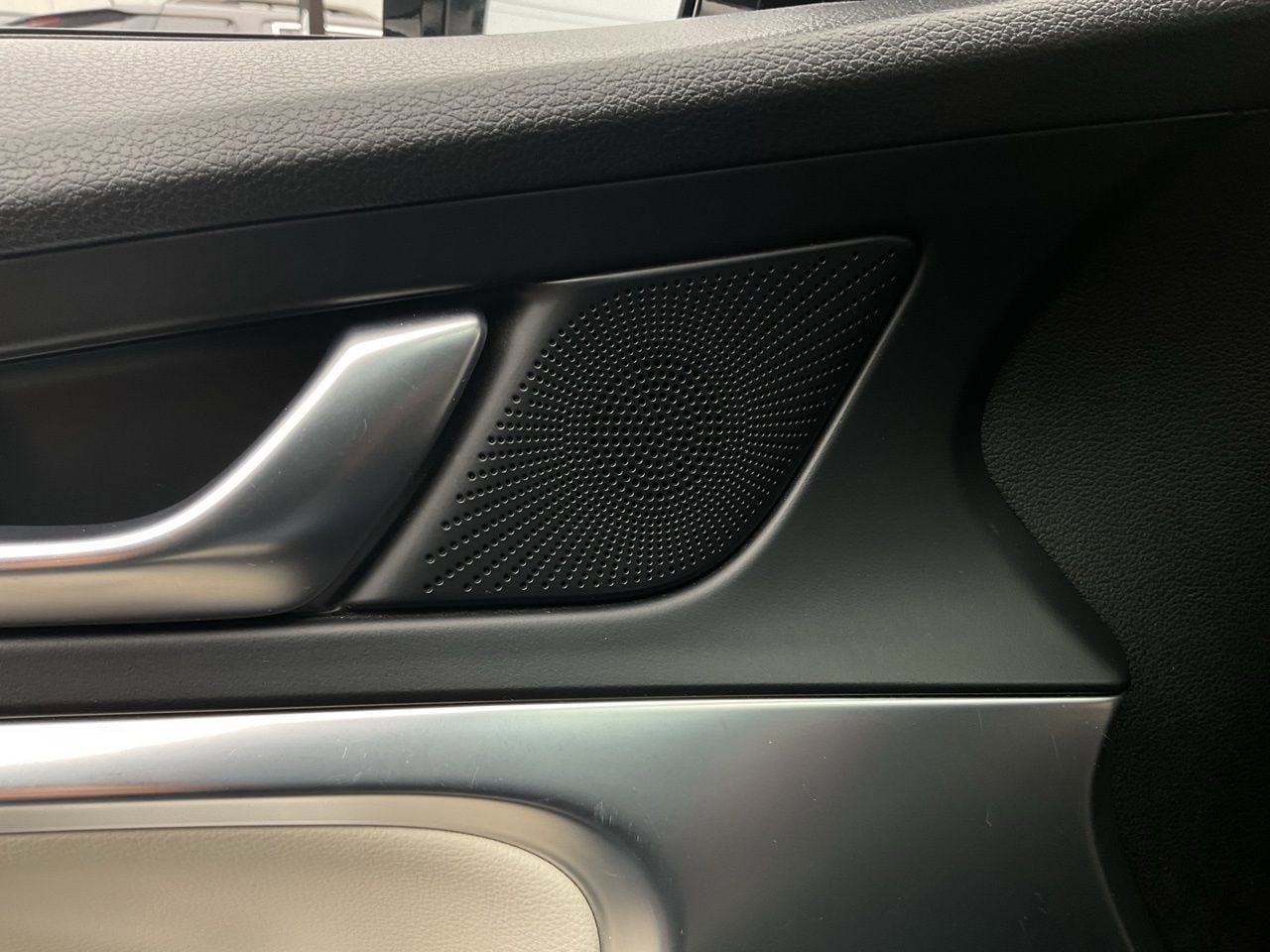Used 2025 Genesis G70 2.5T RWD image 22
