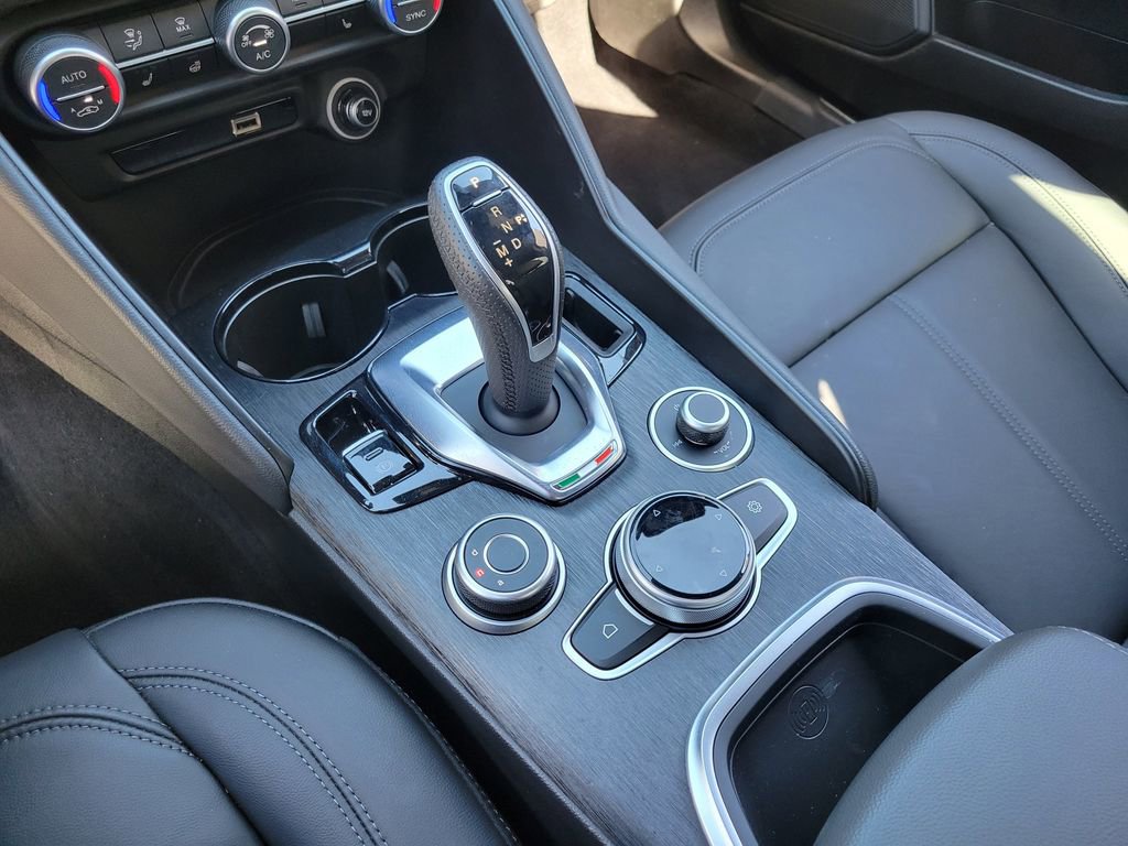 Used 2024 Alfa Romeo Giulia Sprint RWD image 16