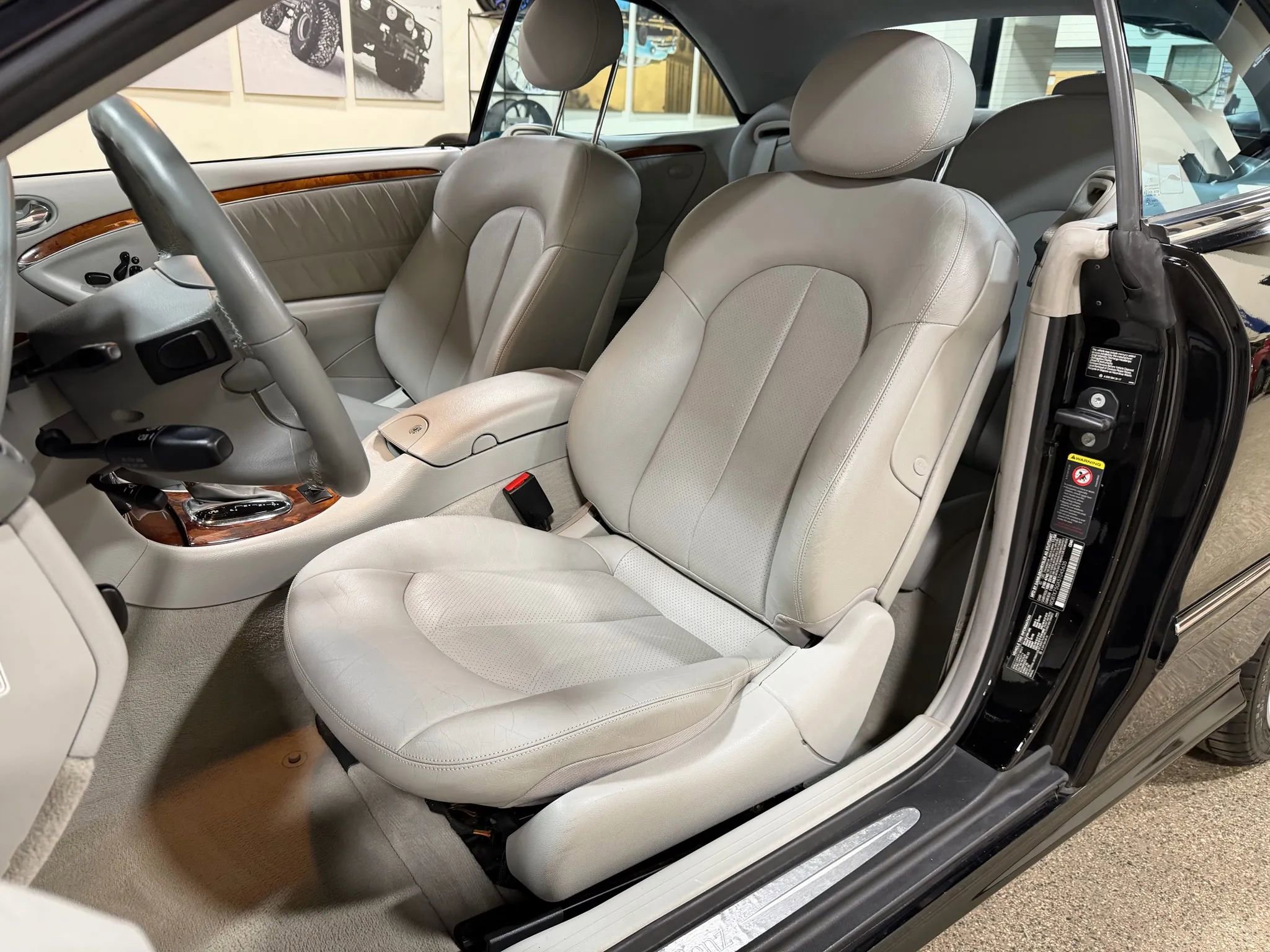 Used 2005 Mercedes-Benz CLK 500 Cabriolet image 28
