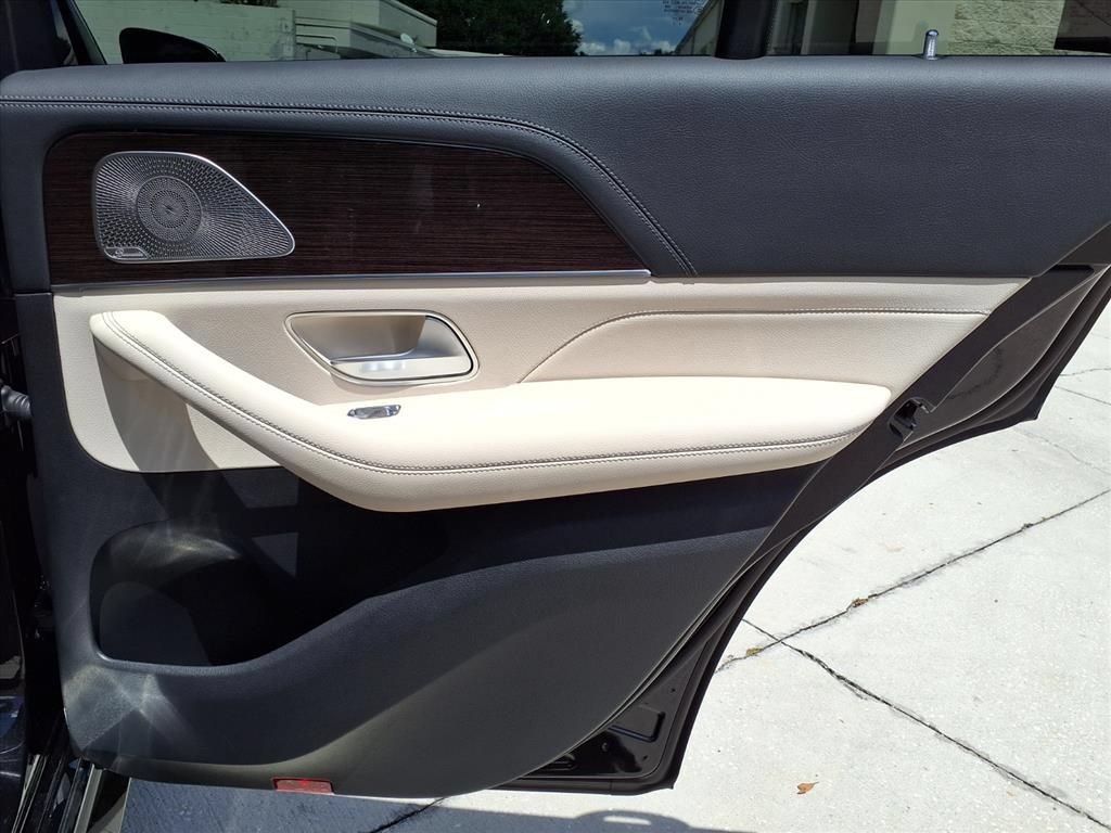 Used 2024 Mercedes-Benz GLE 450e 4MATIC image 12