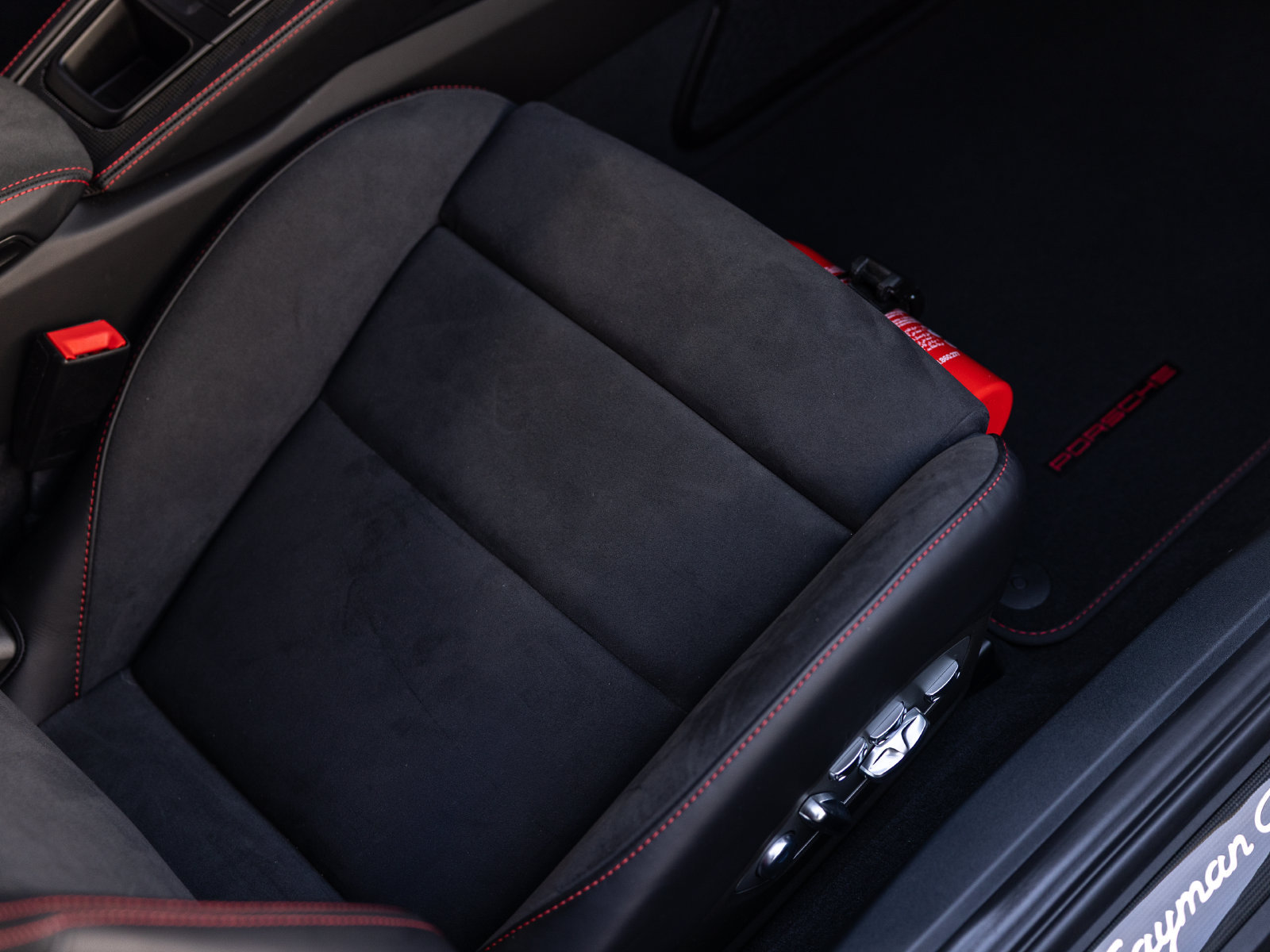Certified 2025 Porsche 718 Cayman GTS RWD image 32