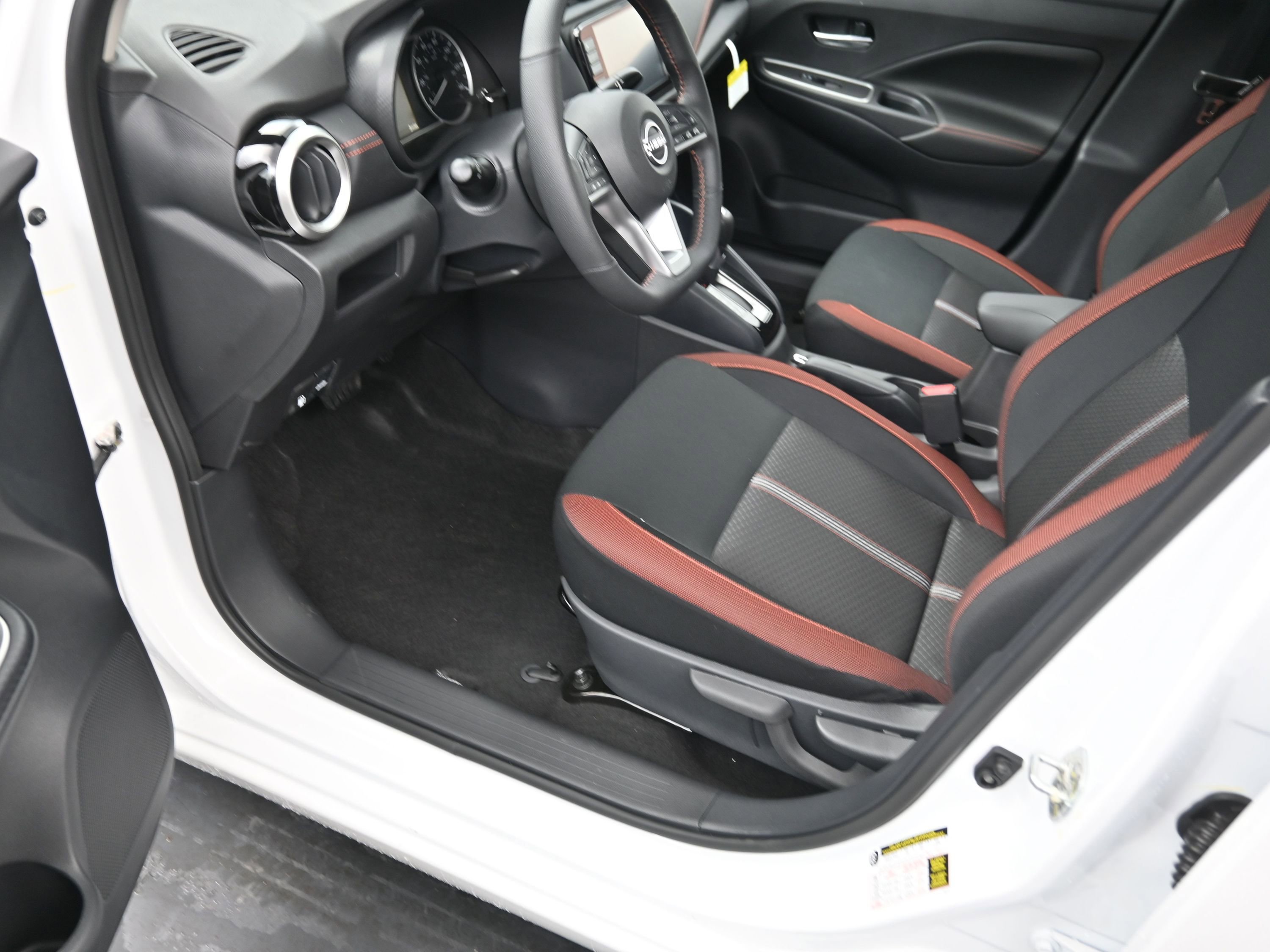 New 2025 Nissan Versa SR image 12