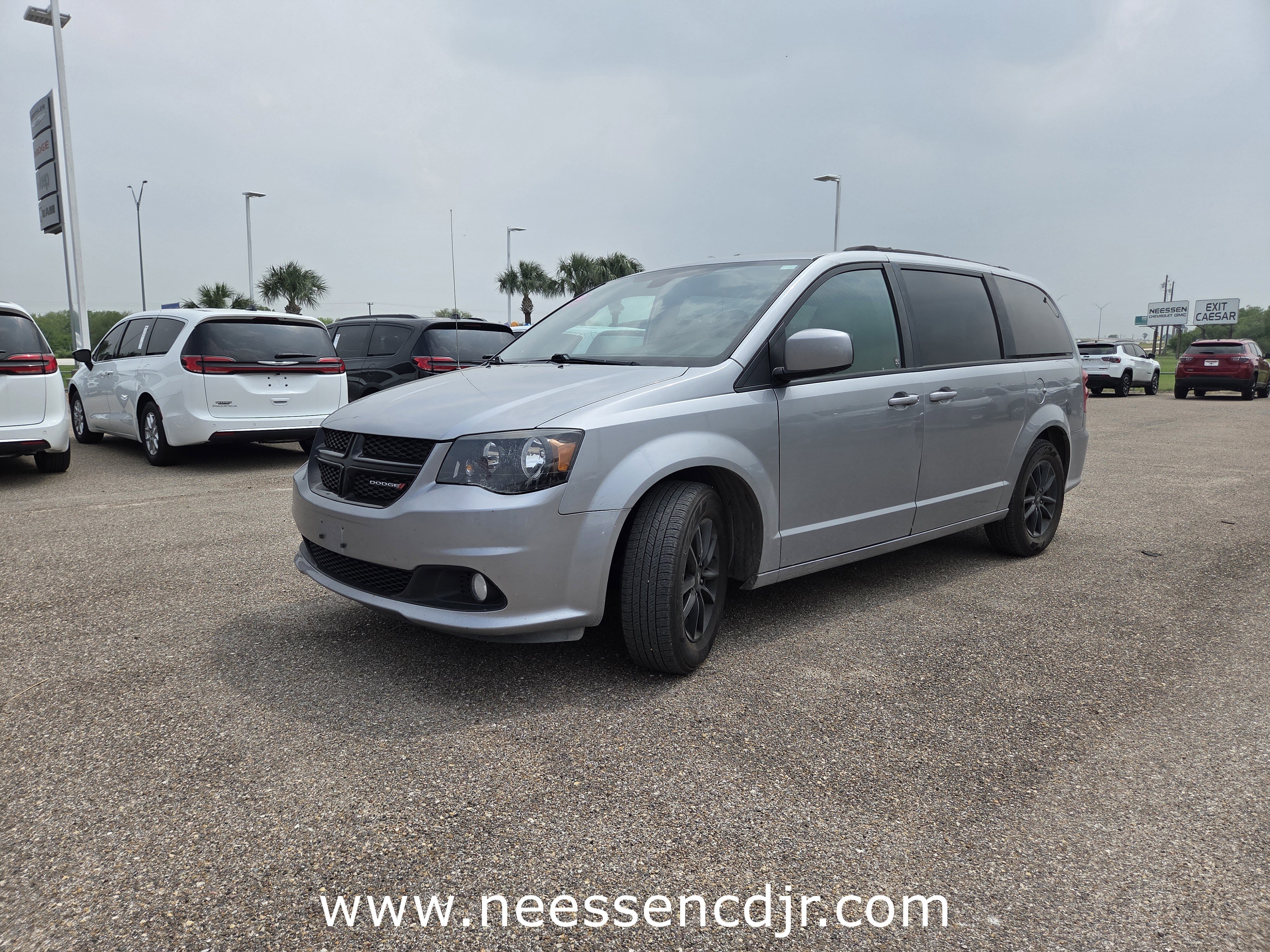 Used 2020 Dodge Grand Caravan SE FWD image 3