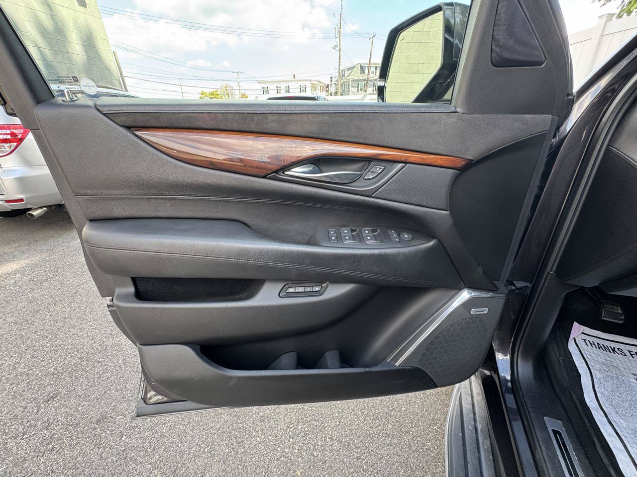 Used 2015 Cadillac Escalade Luxury AWD/4WD image 18