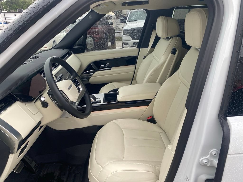 Used 2025 Land Rover Range Rover Long Wheelbase SE AWD/4WD image 13