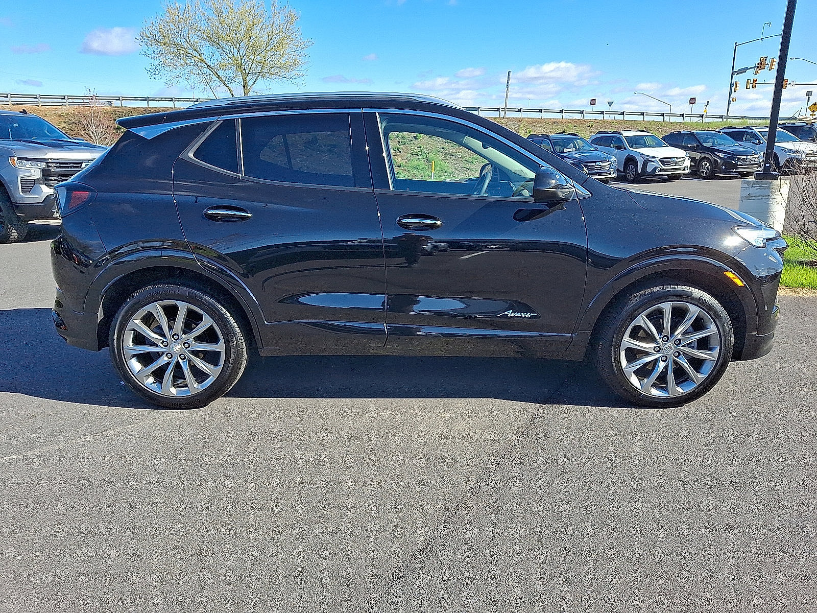Used 2025 Buick Encore GX Avenir w/ Avenir Convenience Package AWD/4WD image 8