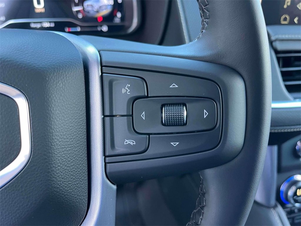 Used 2024 GMC Yukon XL SLT image 33