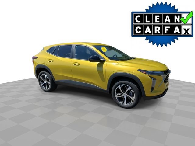 Used 2025 Chevrolet Trax RS FWD image 2
