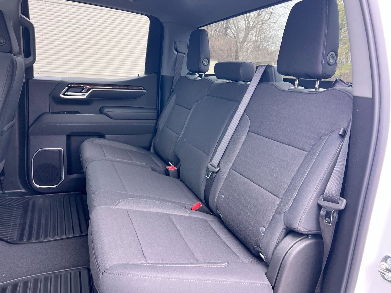 New 2026 GMC Sierra 1500 SLE image 17