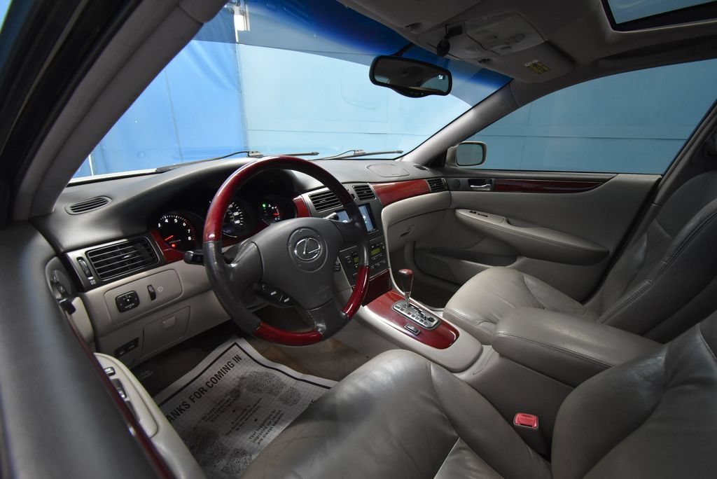 Used 2004 Lexus ES 330 FWD image 2