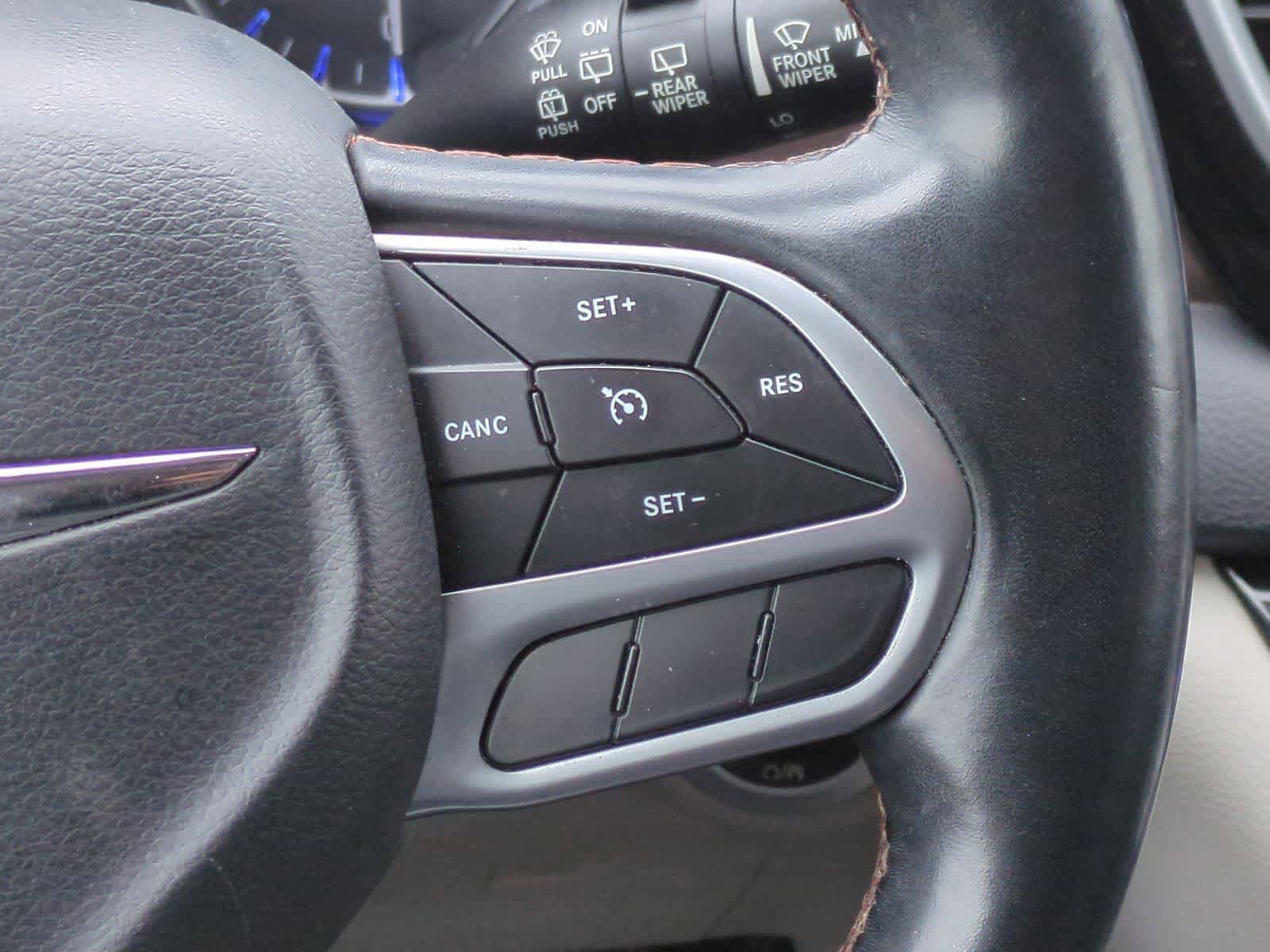 Used 2018 Chrysler Pacifica Touring-L Plus w/ Tire & Wheel Group image 24