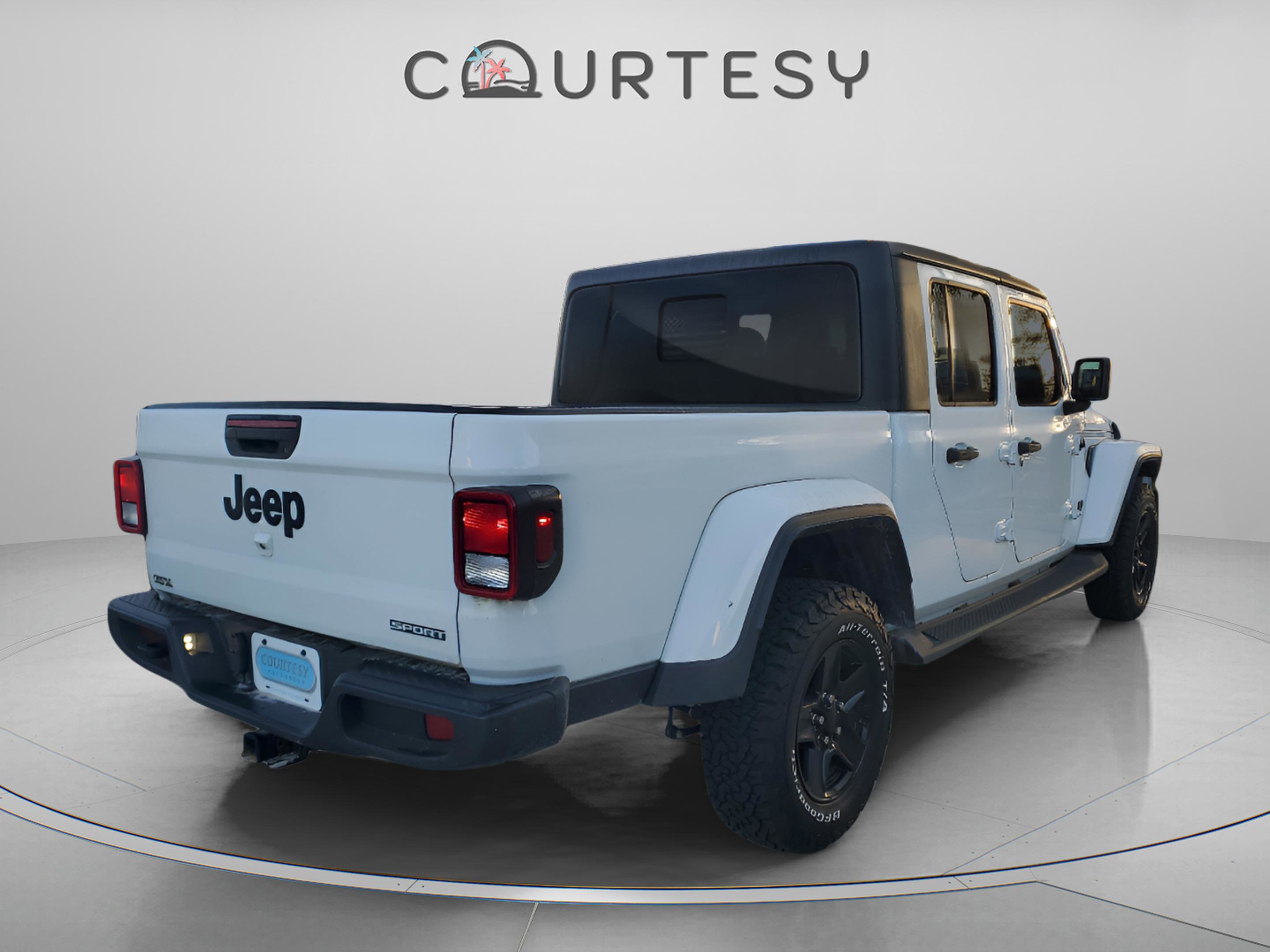Used 2021 Jeep Gladiator Sport image 3