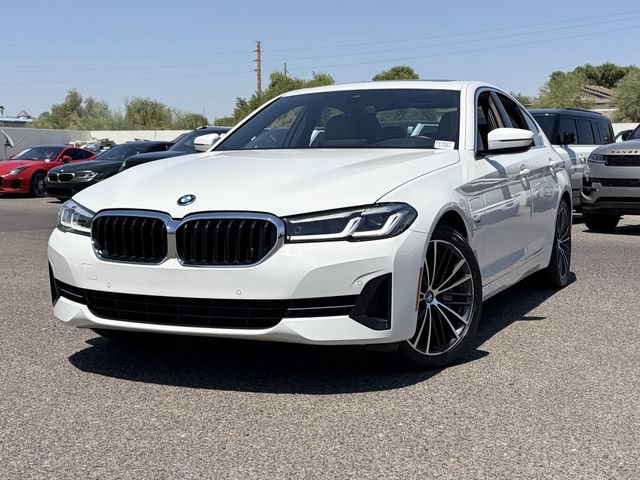 Used 2023 BMW 530e w/ Premium Package RWD image 3