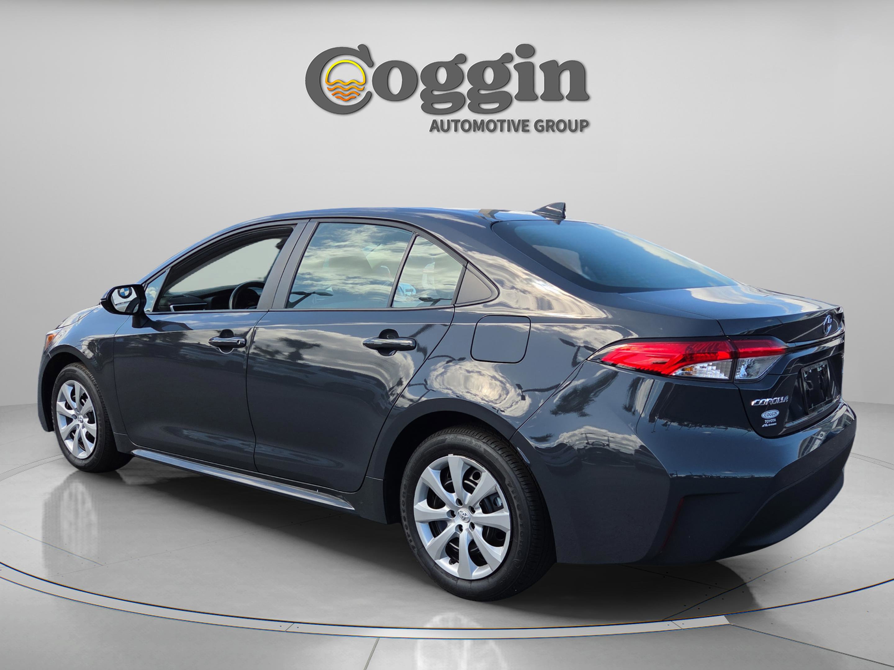 Used 2025 Toyota Corolla LE w/ Convenience Package image 3