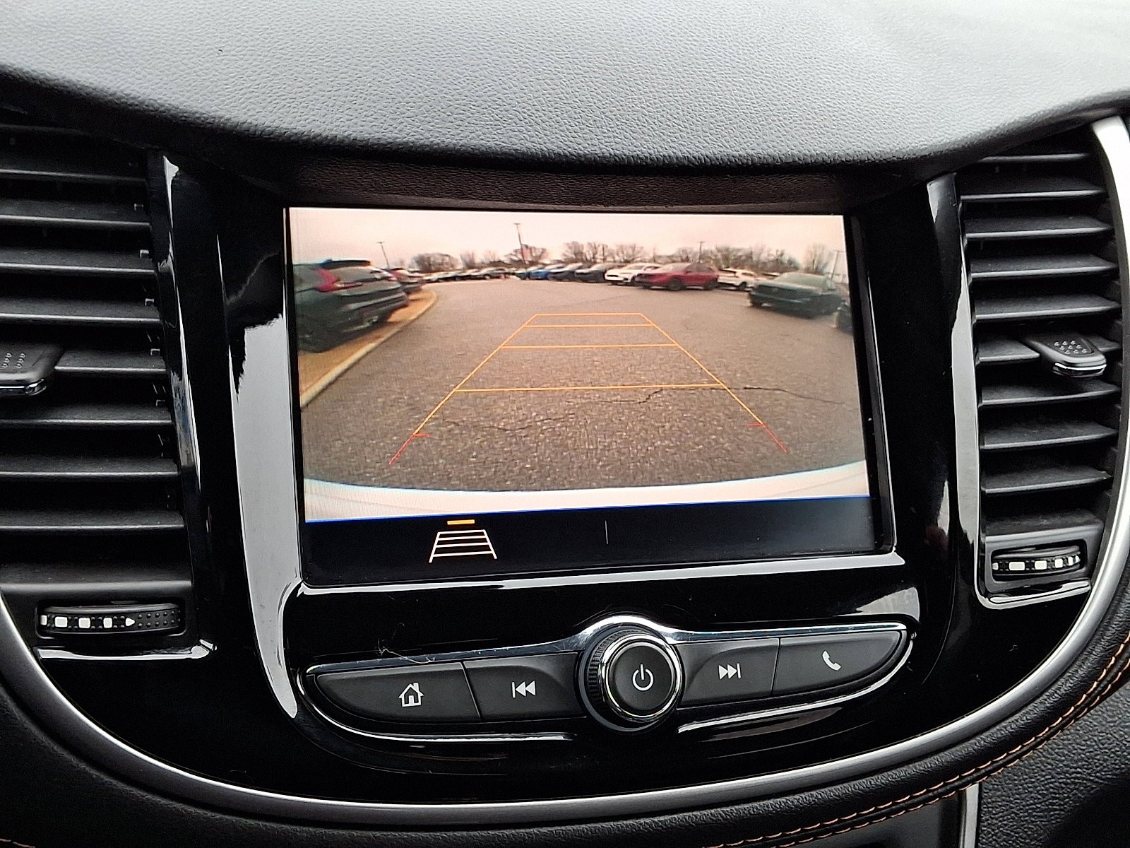 Used 2021 Chevrolet Trax LT w/ Redline Edition image 17