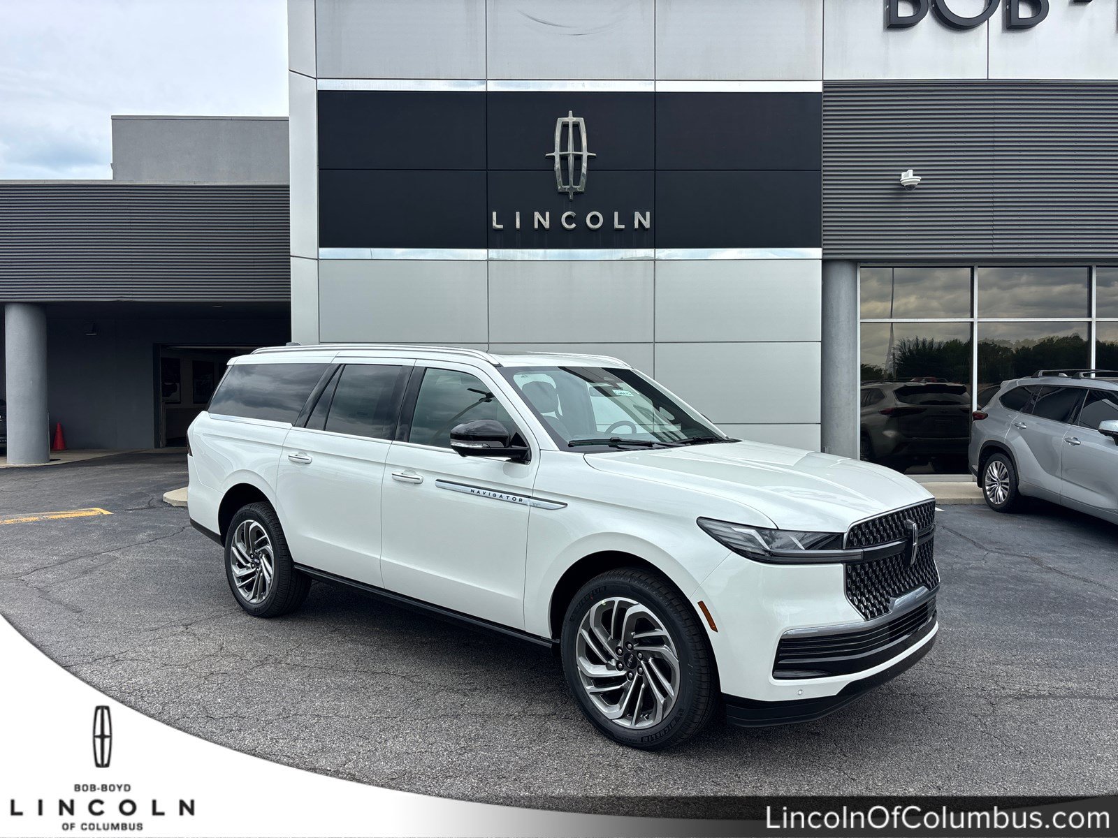 New 2026 Lincoln Navigator L Reserve AWD/4WD image 1
