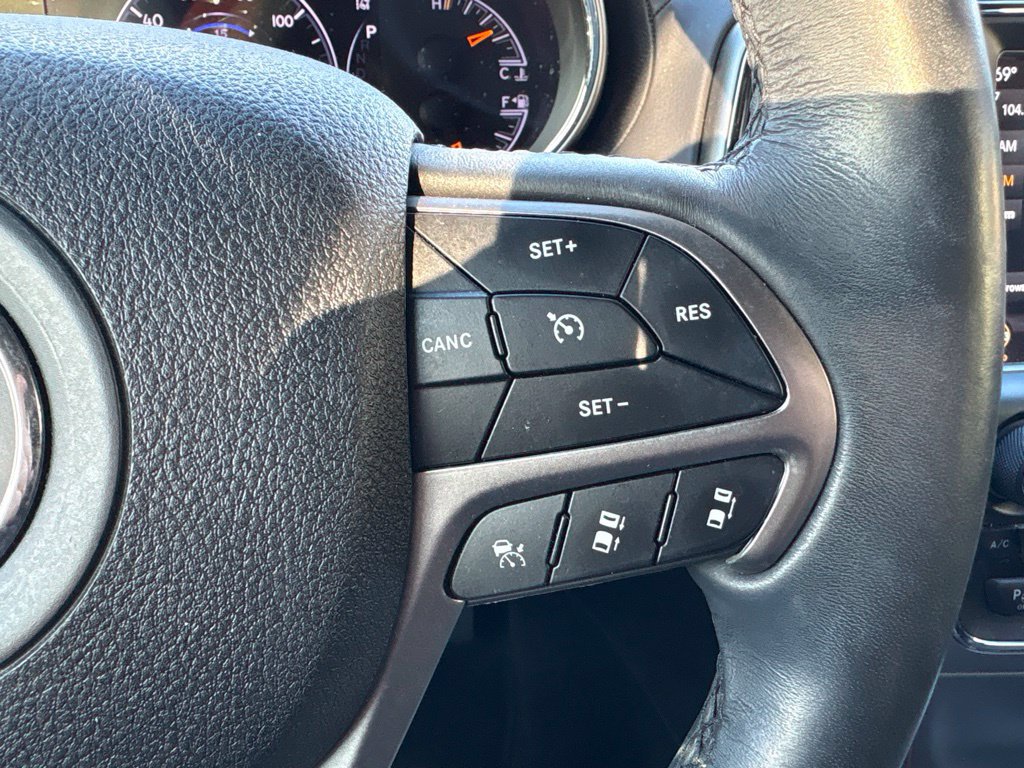 Used 2018 Jeep Grand Cherokee Overland AWD/4WD image 25