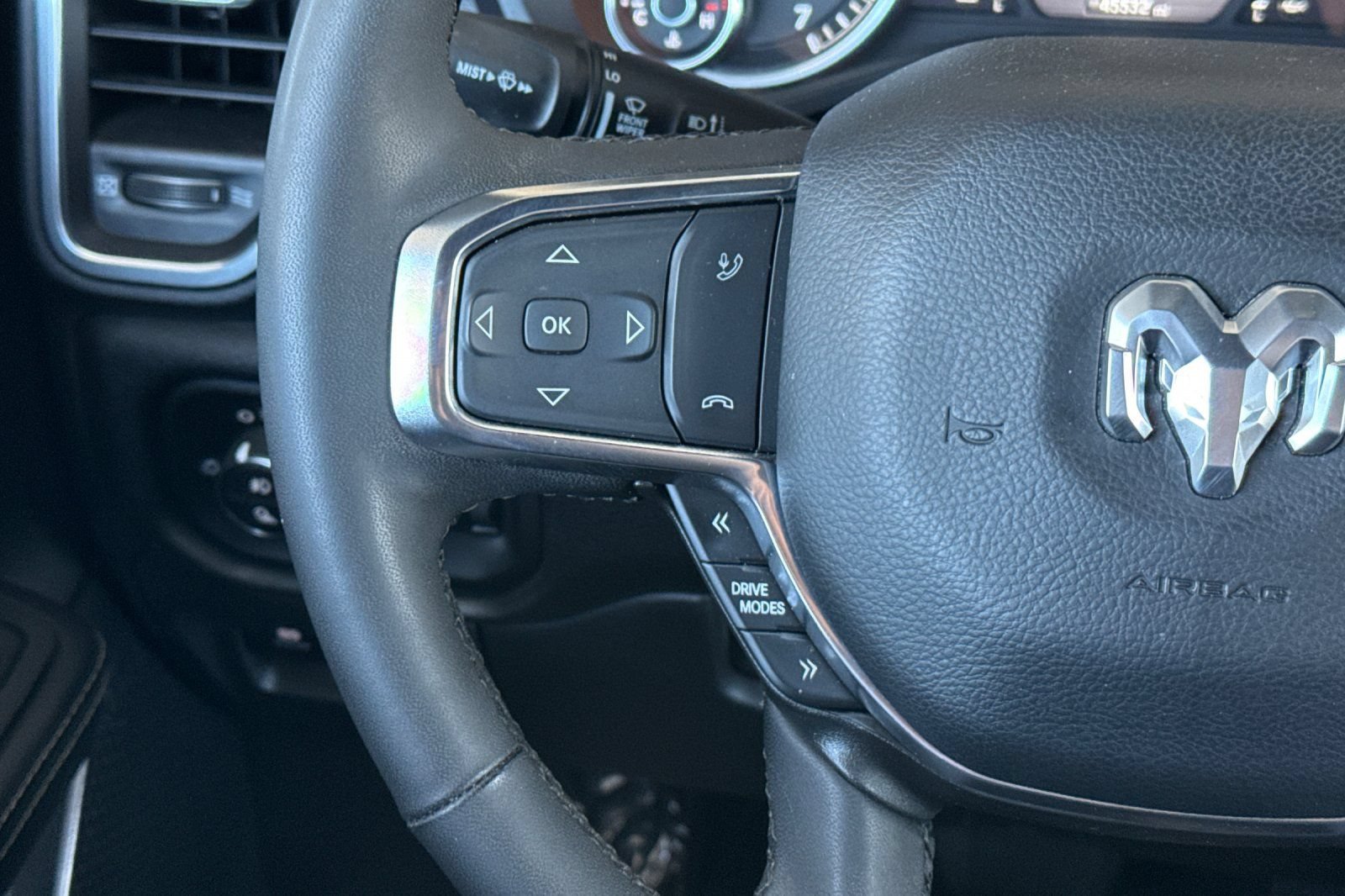 Used 2025 RAM 1500 Laramie AWD/4WD image 34