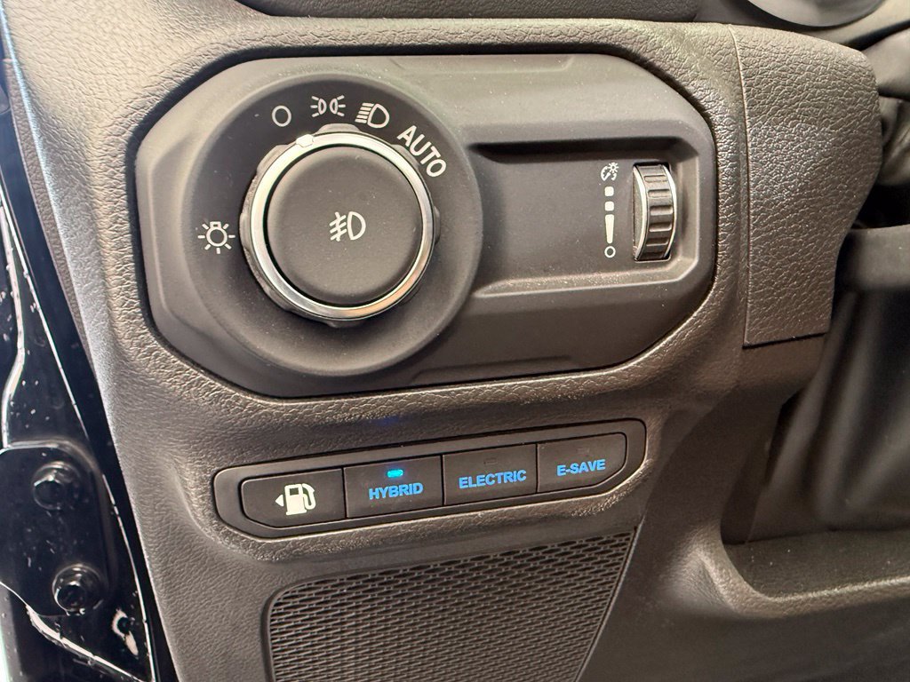 Used 2023 Jeep Wrangler Unlimited Sahara w/ Cold Weather Group AWD/4WD image 34