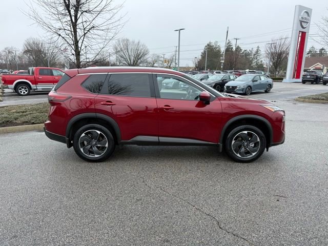 Used 2024 Nissan Rogue SV w/ SV Premium Package image 4