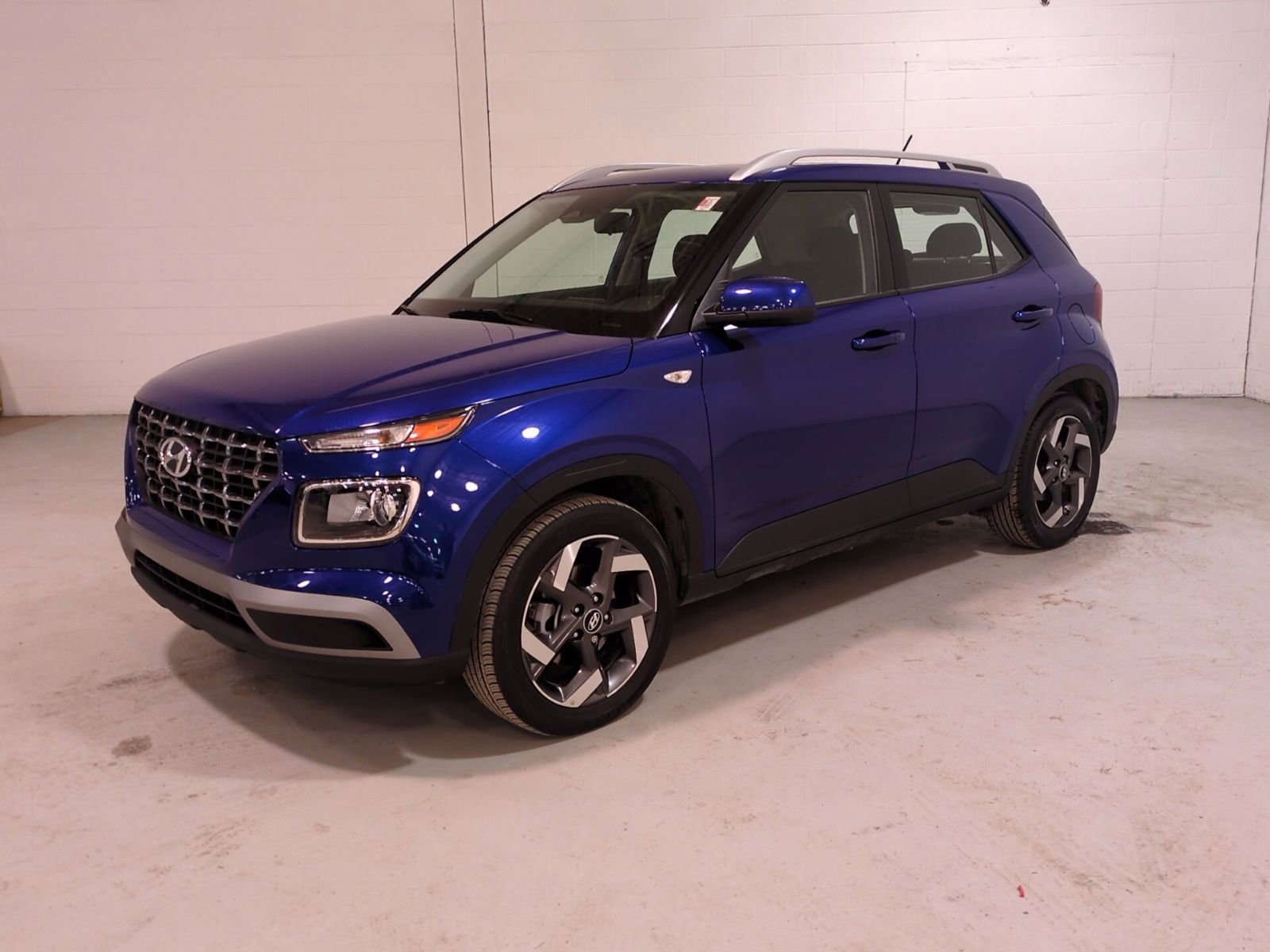 Used 2025 Hyundai Venue SEL image 7