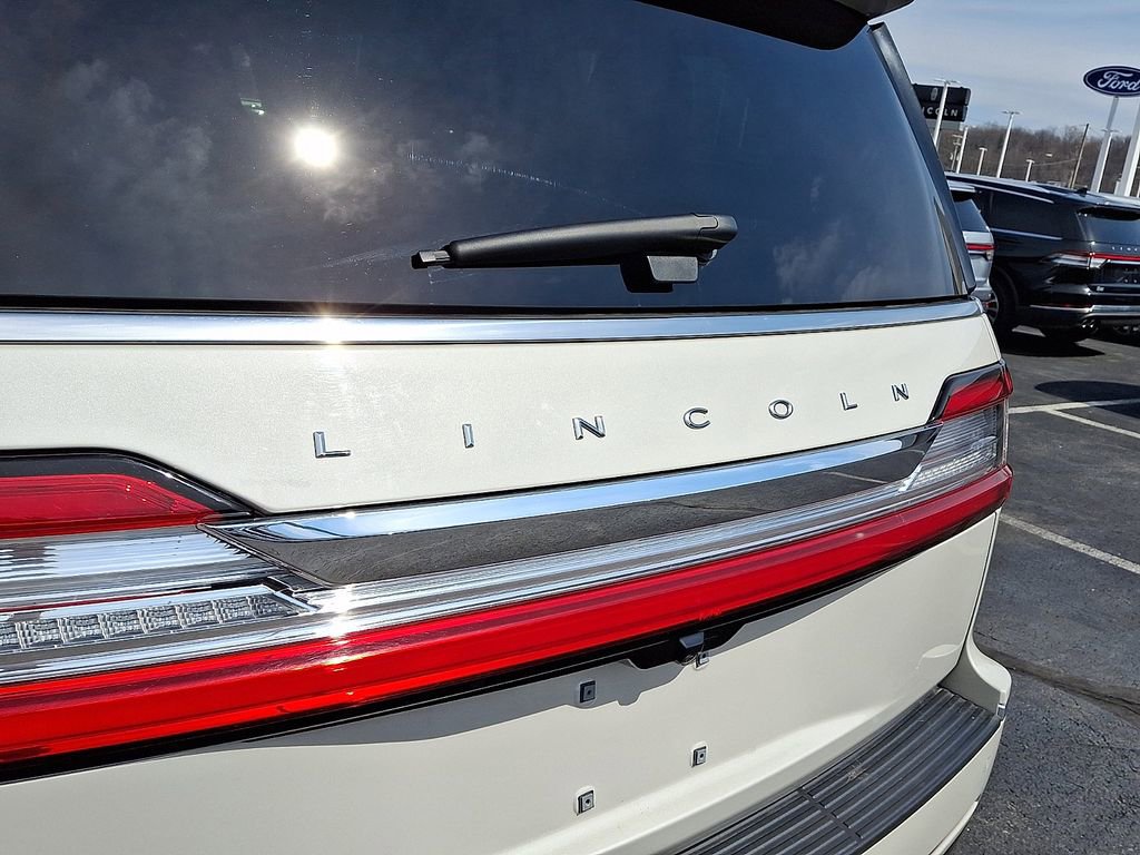 Used 2019 Lincoln Navigator Reserve image 32