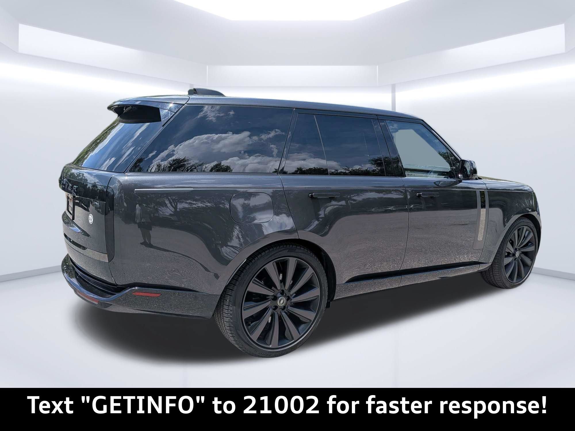 Used 2023 Land Rover Range Rover SV AWD/4WD image 3