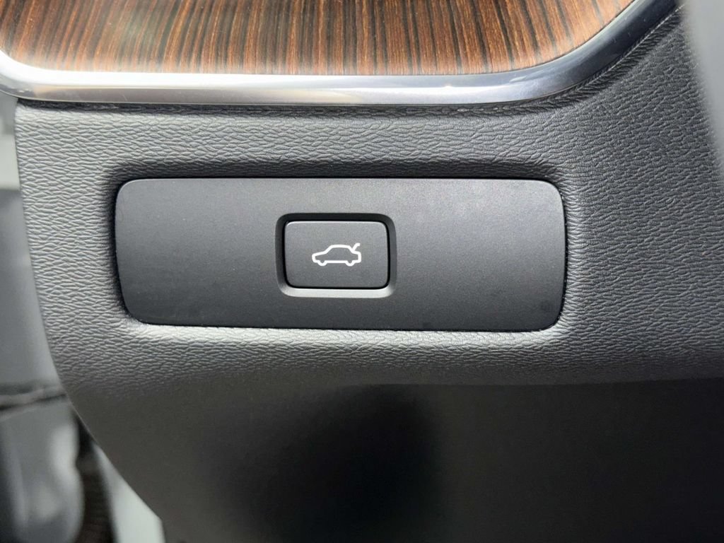 Used 2024 Volvo XC60 B5 Plus w/ Climate Package AWD/4WD image 27