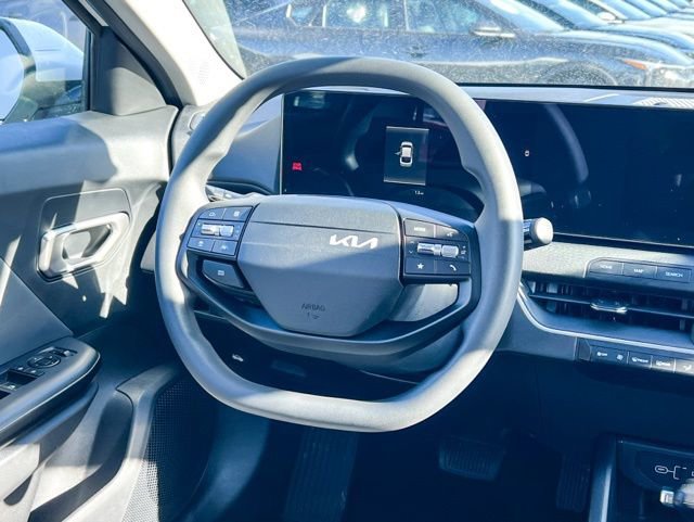 New 2025 Kia K4 LXS image 15