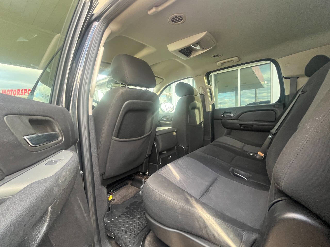 Used 2010 Chevrolet Suburban LS image 7