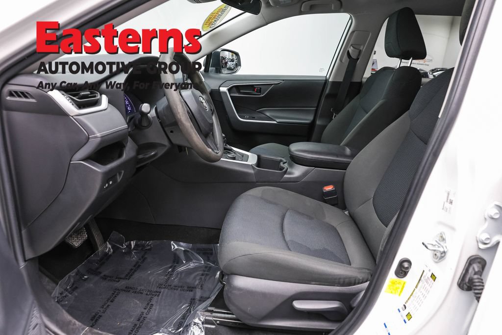 Used 2022 Toyota RAV4 LE AWD/4WD image 14