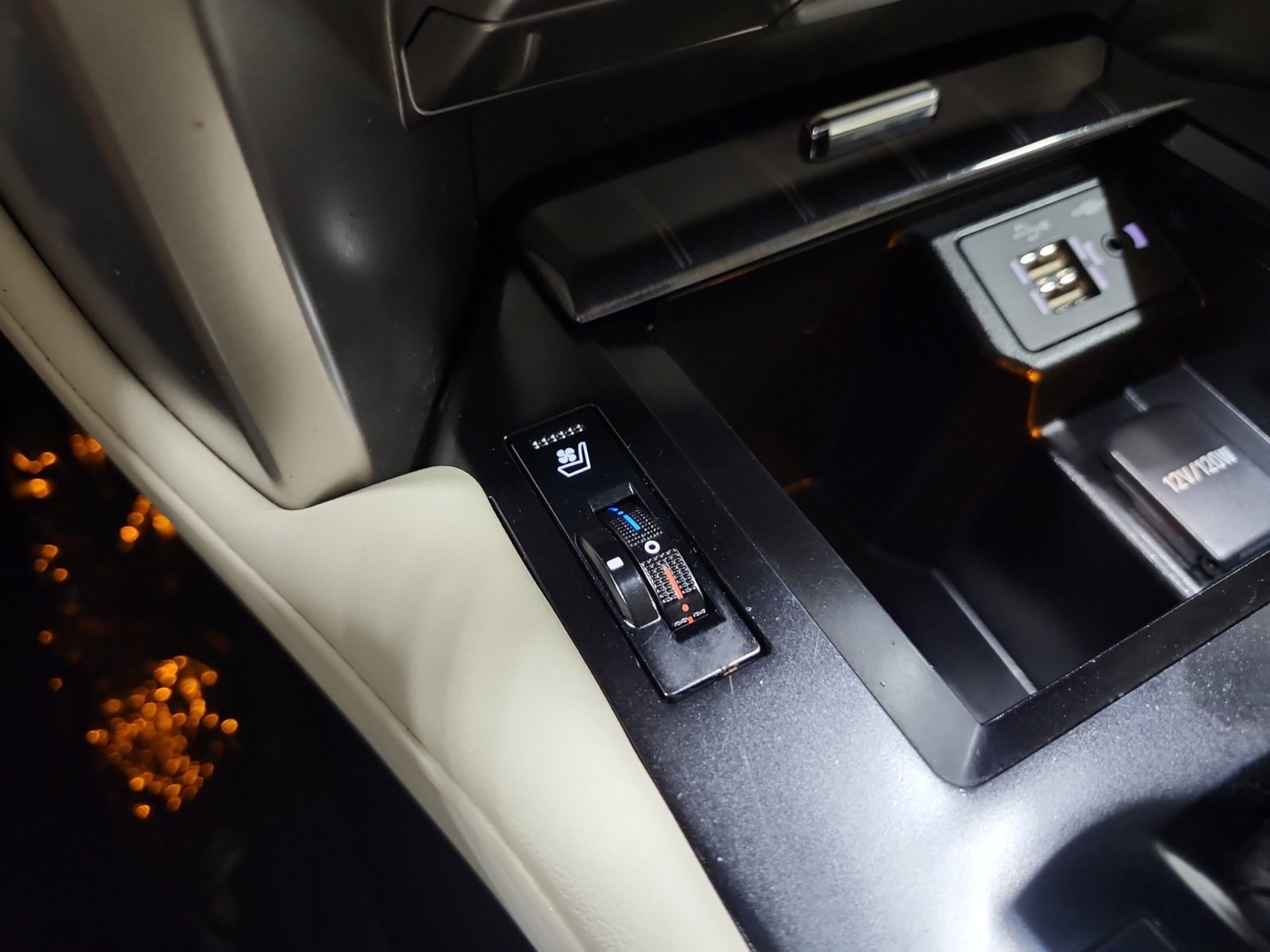 Used 2020 Lexus GX 460 Luxury w/ Accessory Package AWD/4WD image 26