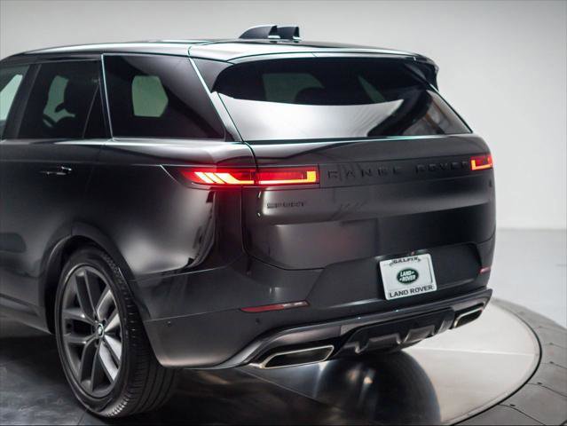 Used 2025 Land Rover Range Rover Sport SE image 32